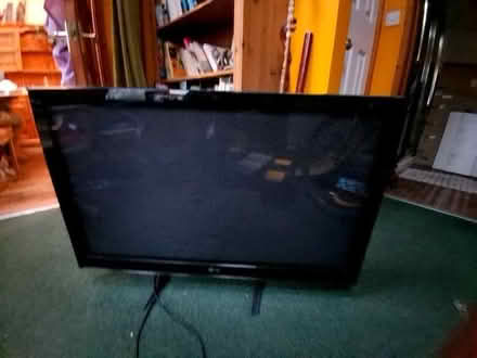 Photo of free TV (Harpur Hill SK17) #1