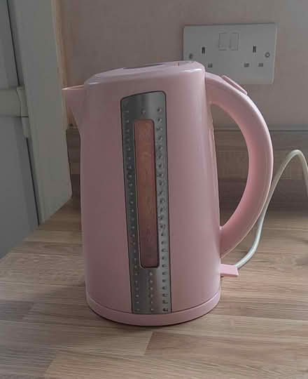 Photo of free Pink Wilko kettle (Monkseaton NE25 8SU.) #1