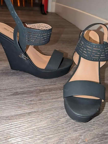 Photo of free Size 8 heels ( like-new ) (Southdown & Truscott) #2