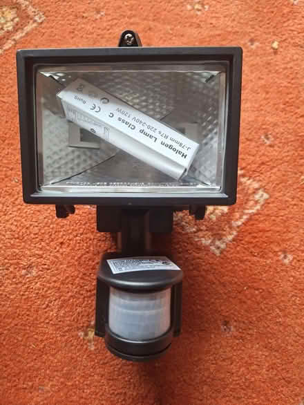 Photo of free BNIB Halogen Floodlamp with PIR (High Compley FY3) #1