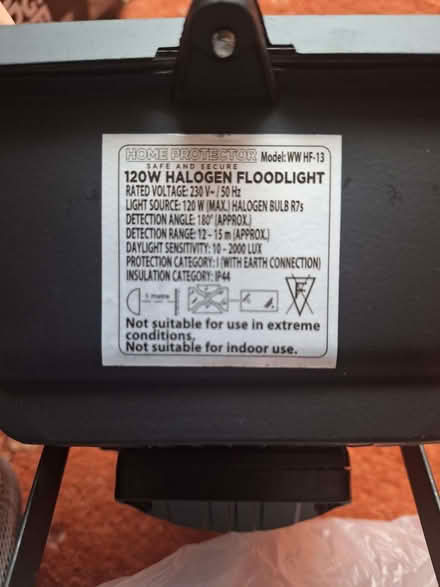 Photo of free BNIB Halogen Floodlamp with PIR (High Compley FY3) #3