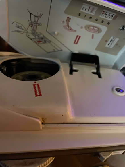 Photo of free Vintage Singer sewing machine (L24) #2