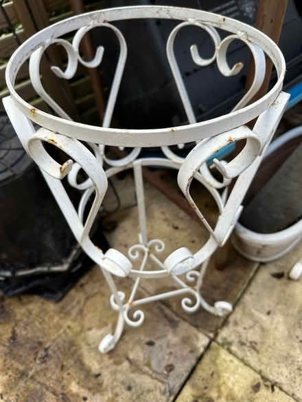 Photo of free Flower pot holder for the garden, metal (Trumpsgreen GU25) #1