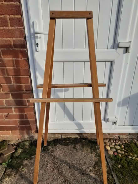 Photo of free Easel (Elmhurst WS13) #1