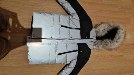 Photo of free Age 5 winter puffer coat brand new (Dickens heath B90) #2