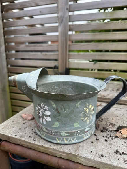 Photo of free Pretty pot with handle (Trumpsgreen GU25) #1