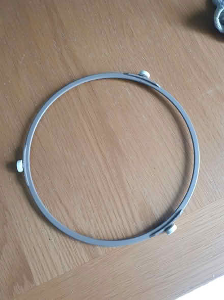 Photo of free Glass microwave plate (Guiseley LS20) #3