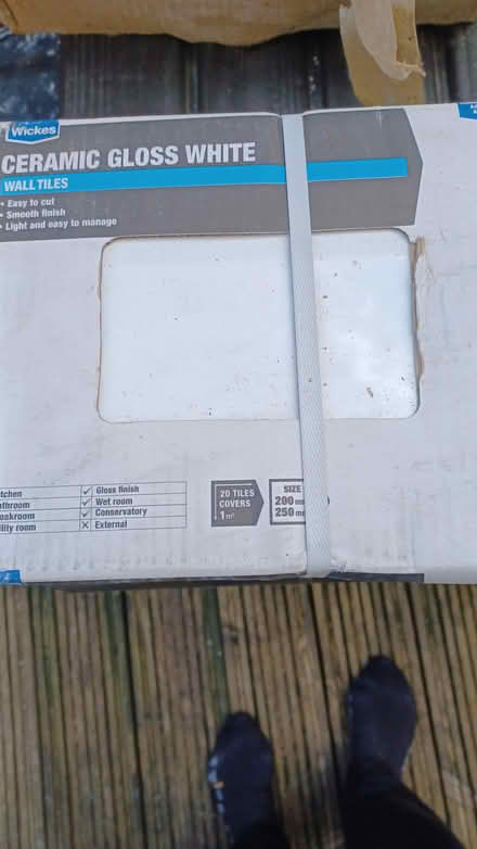 Photo of free white tiles (cr04df) #1