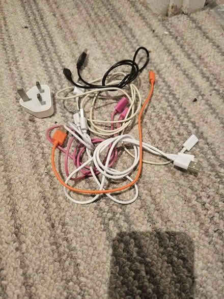 Photo of free Usb cables and plug (Camberwell) #1