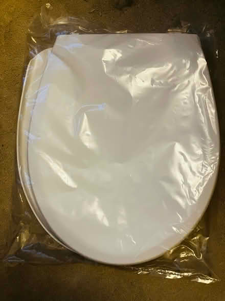 Photo of free Brand new toilet seat (Westbury BA13) #2