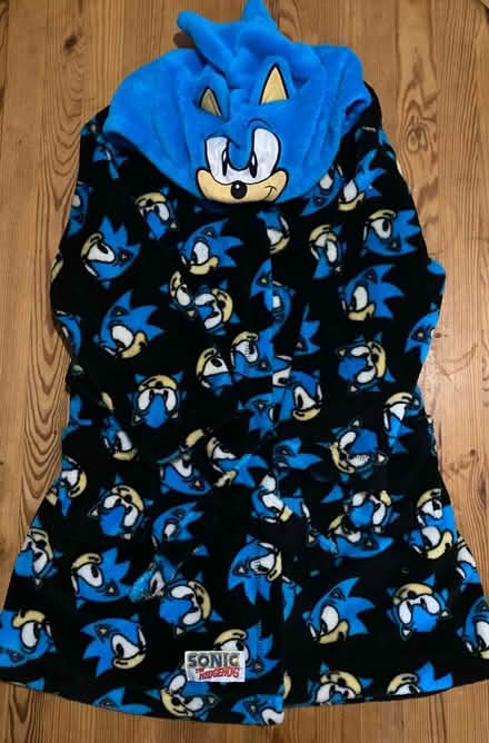 Photo of free Sonic dressing gown 5/6yrs (Portsmouth PO2) #1
