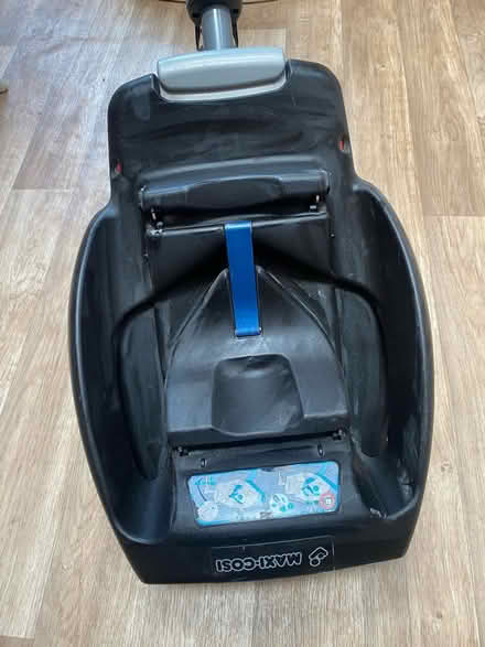 Photo of free Isofix Maxi cosi car seat (Stalybridge SK15) #2