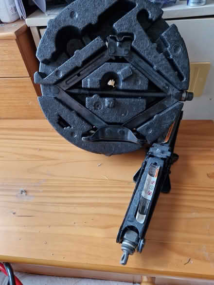 Photo of free Scissor jacks (Crewe CW2 7NS) #1