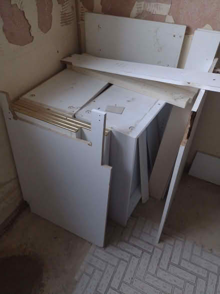 Photo of free Old kitchen bits (Bussage GL6) #1