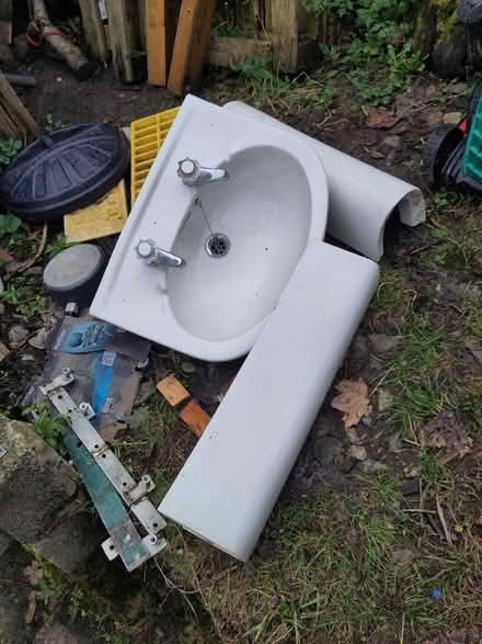 Photo of free Large bathroom sink and pedestal (Fishpool Valley HR6) #1