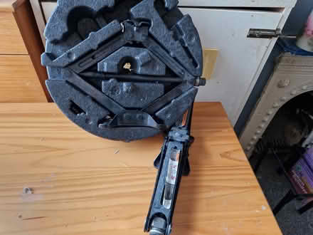 Photo of free Scissor jacks (Crewe CW2 7NS) #2