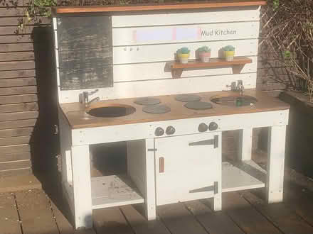 Photo of free toddler's outdoor 'mud kitchen' (Morden, Surrey) #1