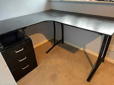 Photo of free Corner desk (Weybridge KT13) #1