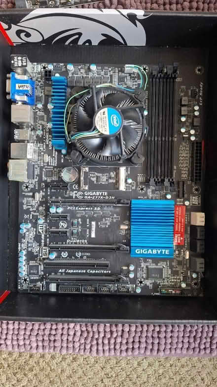 Photo of free motherboard and graphic card (DE15) #1