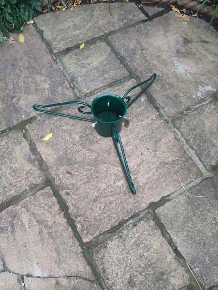 Photo of free Christmas tree stand (Twickenham TW1) #1