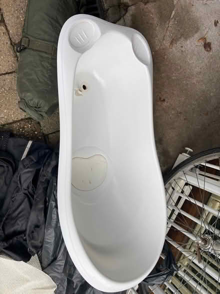 Photo of free Baby bath (L18) #1