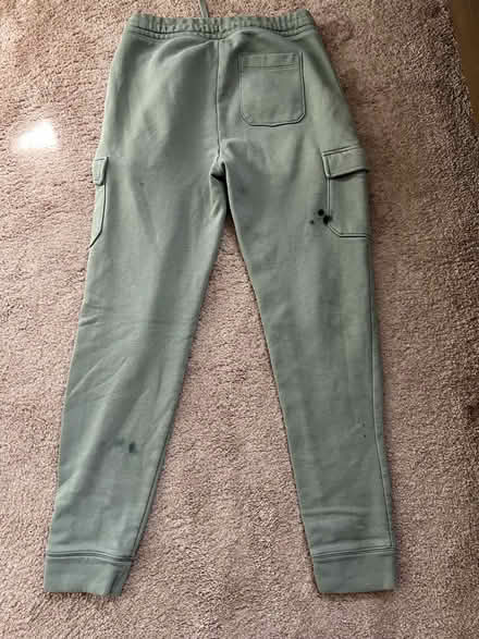 Photo of free Gap men’s small joggers (94304) #1