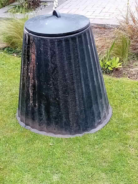 Photo of free Compost bin with lid (Glenfield Road LE3) #1