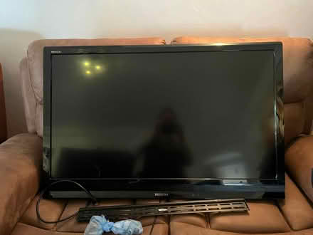 Photo of free 42“ wall mounted Toshiba TV (Poole BH17) #1