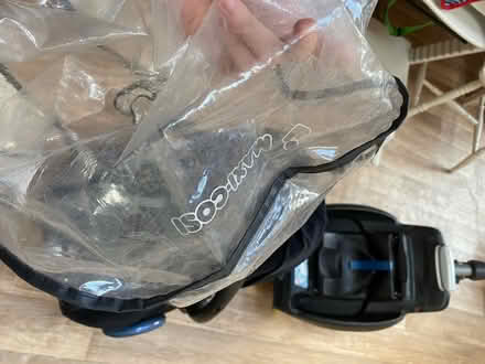Photo of free Isofix Maxi cosi car seat (Stalybridge SK15) #3