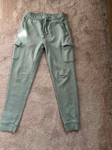 Photo of free Gap men’s small joggers (94304) #2