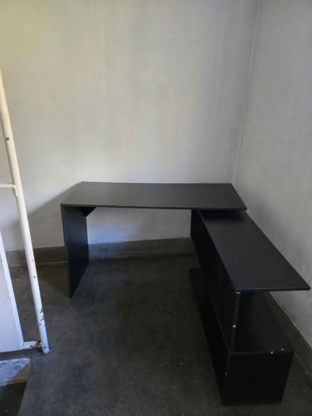 Photo of free Desk (SE3) #3