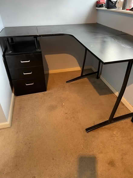 Photo of free Corner desk (Weybridge KT13) #2