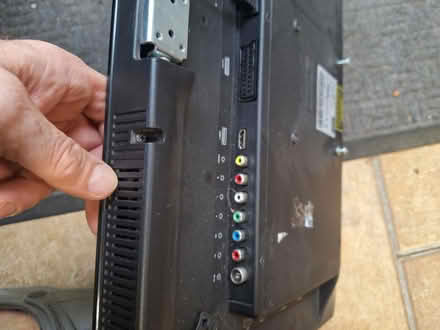 Photo of free tv 21.5" (EN4) #4