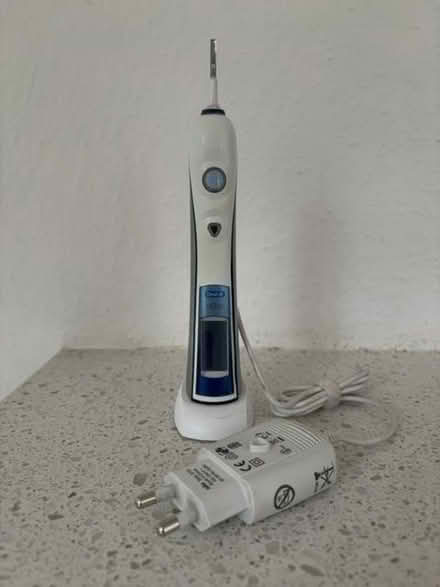 Photo of free Braun electric toothbrush (Coombe KT2) #1