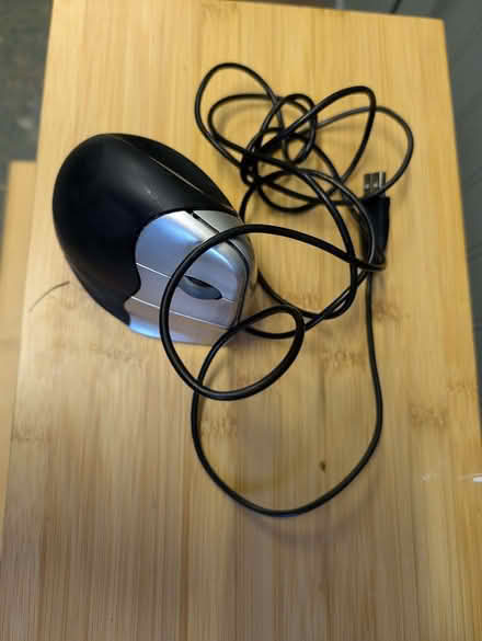 Photo of free vertical mouse (greater comfort) (Kidlington OX5) #1