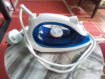 Photo of free Electric Iron (Weymouth DT4 8QE) #1