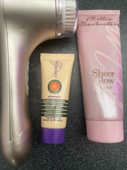Photo of free Body brush & body lotion hair stuff (Laindon SS155NL) #1