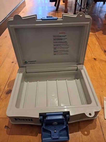 Photo of free Lockable box or minisafe (Teddington TW11) #2