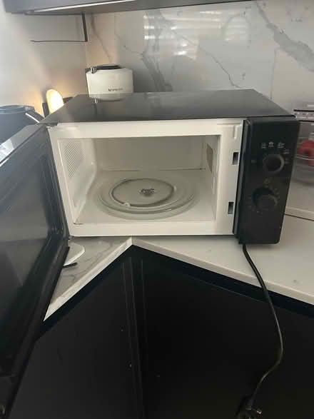 Photo of free Black hot point microwave (Hoddesdon EN11) #3