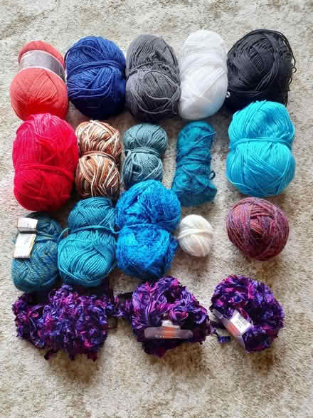 Photo of free Balls of wool (Northcourt OX14) #1