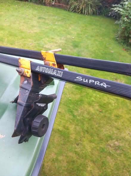 Photo of free Car roof bars (Waterlooville PO8) #1