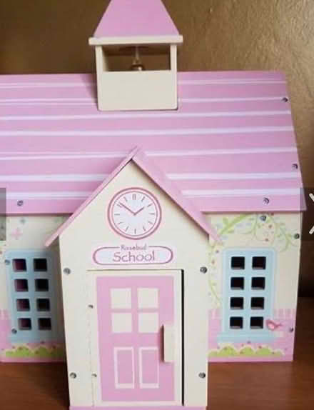 Photo of free Rosebud tree house and doll house (Abbots Langley WD5) #4