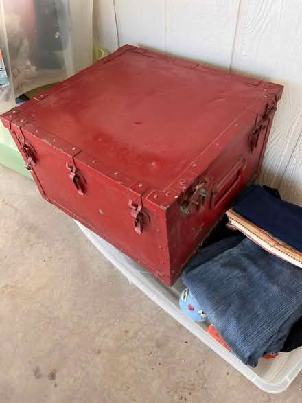 Photo of free Metal storage box (303 and I 10) #1