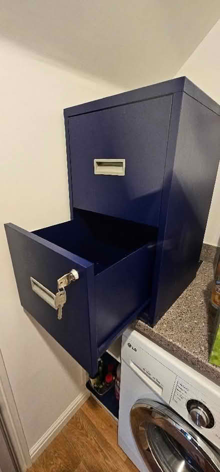 Photo of free 2 Drawer Blue filing cabinet (Hailsham BN27) #4
