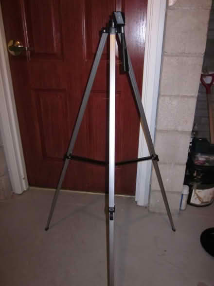 Photo of free tripod (Albemarle Fields Newton) #2
