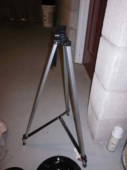 Photo of free tripod (Albemarle Fields Newton) #1
