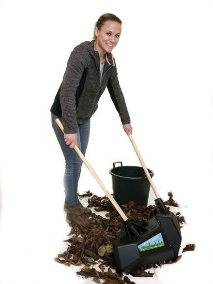 Photo of free Clear N Collect Multi-Purpose Garden Leaf Rake (Bedwell SG1) #1
