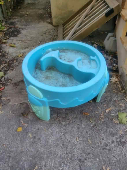 Photo of free Kids water play table (Old Ottawa south) #2