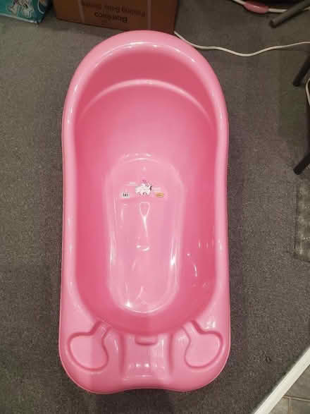 Photo of free Baby bath and rocking chair (L4) #1