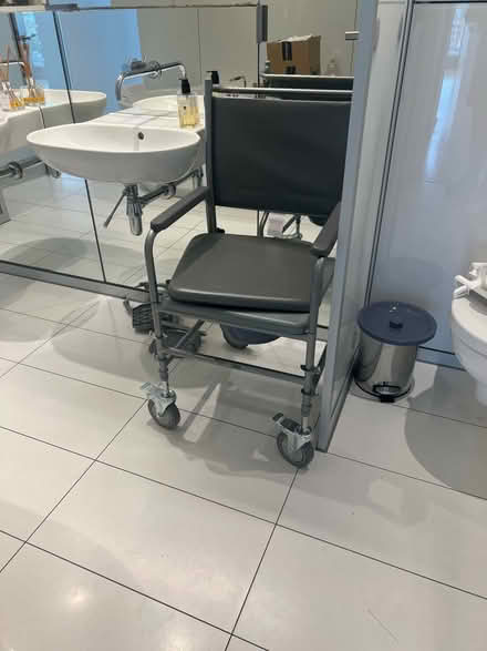 Photo of free Commode with Wherls (Battersea SW11) #2